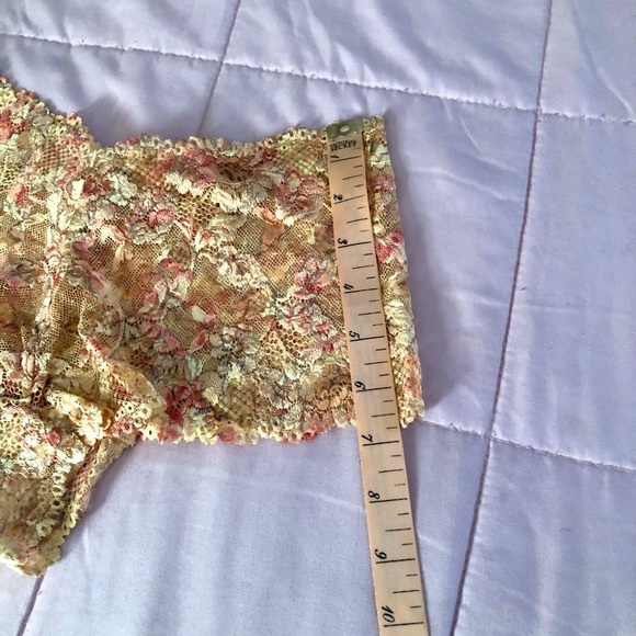 Victoria’s Secret Lace Hiphugger - Picture 4 of 5